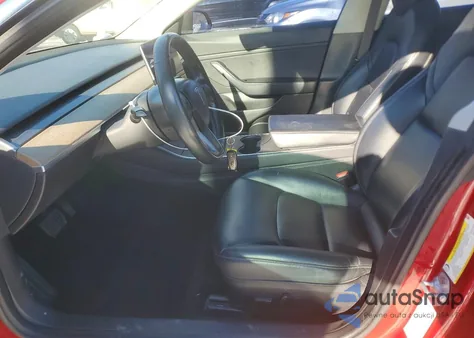2018 Tesla Model 3 z USA, uszkodzony, nr VIN 5YJ3E1EB5JF117249